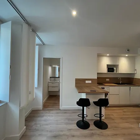 Апарт-готель Hotel-restaurant Ltb La Table Basque Біарріц